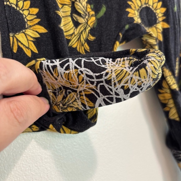 Peregrine Kids wear 3-6 months Sunflowers on Black Bamboo Footie - Picture 3 of 6